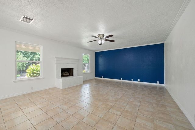 204 Edmundson Court, Arlington, TX 76002