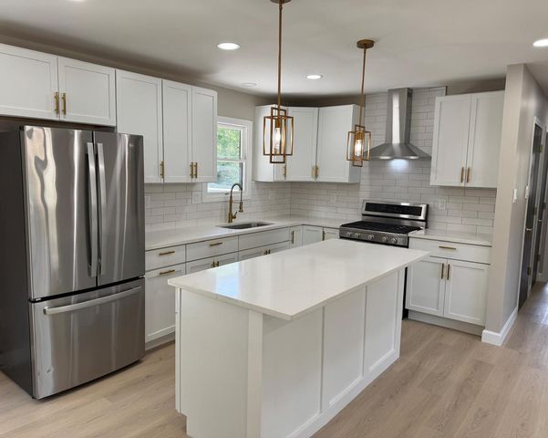 831 Richards Street, Joliet, IL 60433