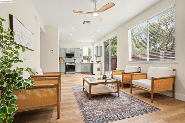 25570 Brookshire Dr, Castro Valley, CA 94552