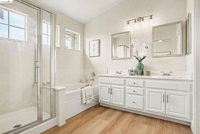 25570 Brookshire Dr, Castro Valley, CA 94552