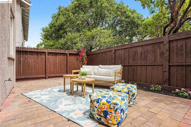 25570 Brookshire Dr, Castro Valley, CA 94552