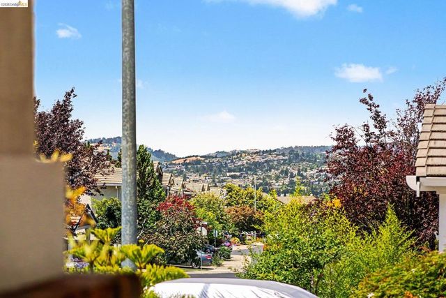 25570 Brookshire Dr, Castro Valley, CA 94552