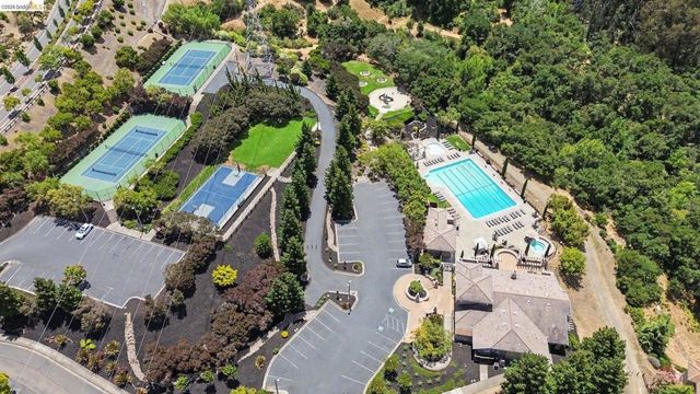 25570 Brookshire Dr, Castro Valley, CA 94552