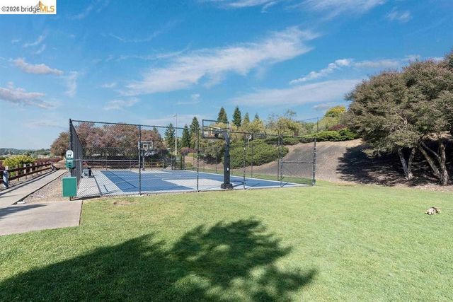25570 Brookshire Dr, Castro Valley, CA 94552