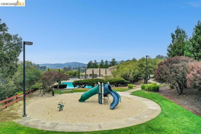 25570 Brookshire Dr, Castro Valley, CA 94552