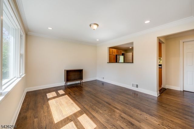 61 Beechwood Rd, Florham Park Boro, NJ 07932