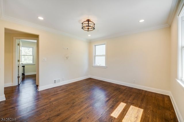 61 Beechwood Rd, Florham Park Boro, NJ 07932