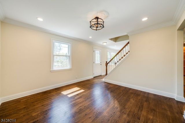 61 Beechwood Rd, Florham Park Boro, NJ 07932