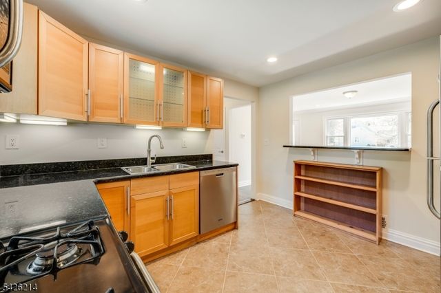 61 Beechwood Rd, Florham Park Boro, NJ 07932