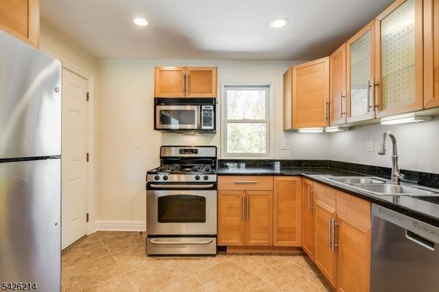 61 Beechwood Rd, Florham Park Boro, NJ 07932