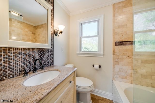 61 Beechwood Rd, Florham Park Boro, NJ 07932