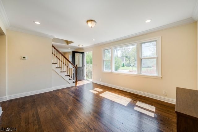 61 Beechwood Rd, Florham Park Boro, NJ 07932