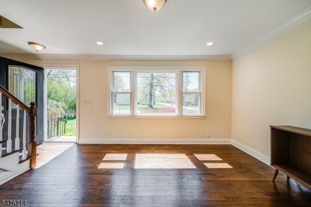 61 Beechwood Rd, Florham Park Boro, NJ 07932