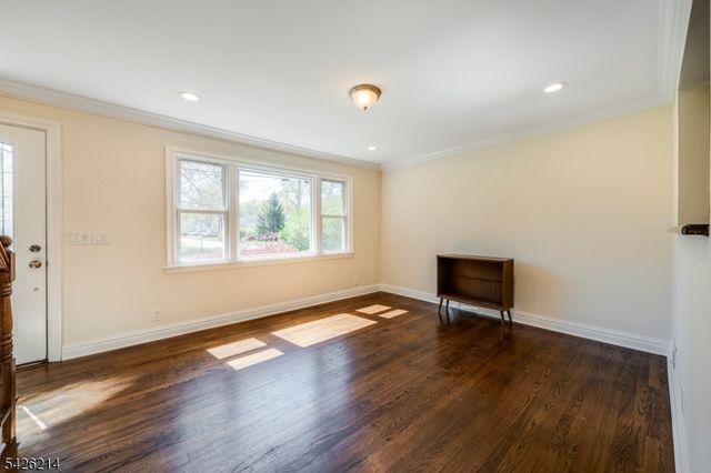 61 Beechwood Rd, Florham Park Boro, NJ 07932