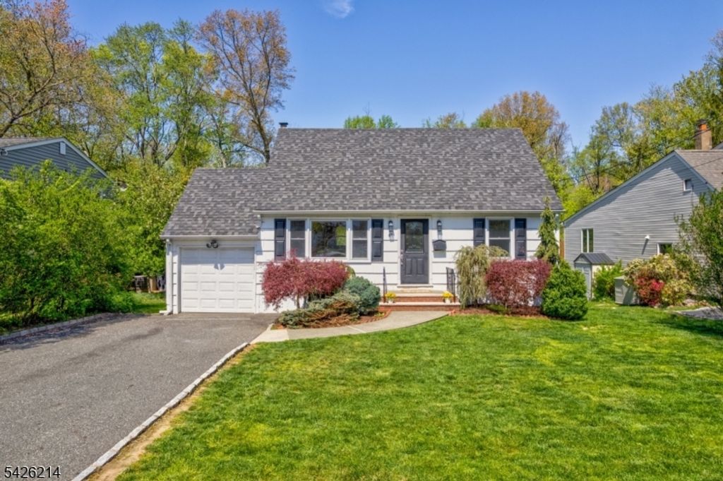 61 Beechwood Rd, Florham Park Boro, NJ 07932