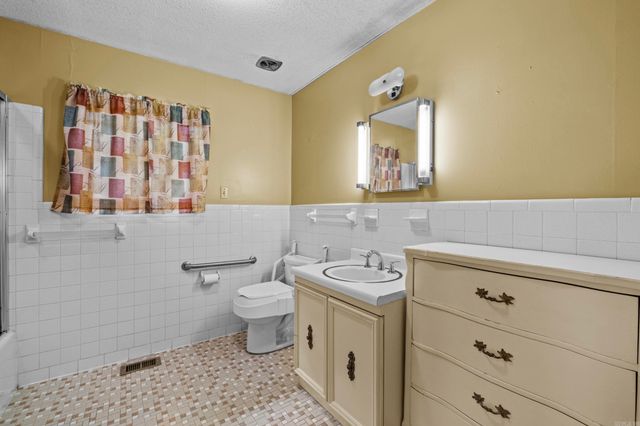 11 Warren Dr, Little Rock, AR 72209
