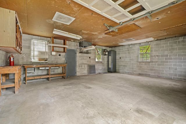 11 Warren Dr, Little Rock, AR 72209