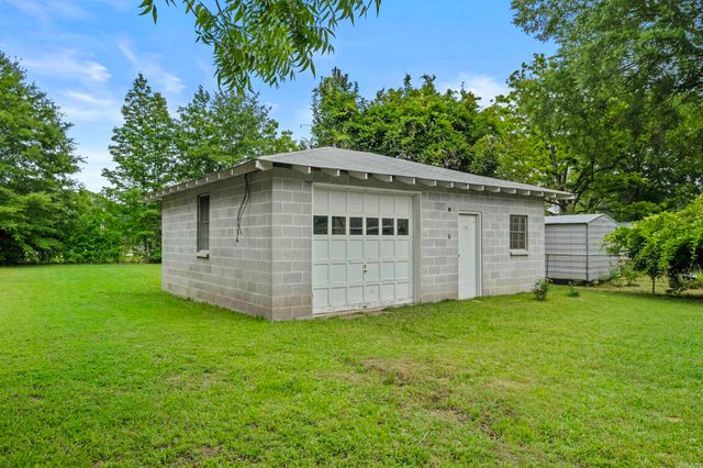 11 Warren Dr, Little Rock, AR 72209