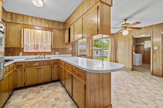 11 Warren Dr, Little Rock, AR 72209