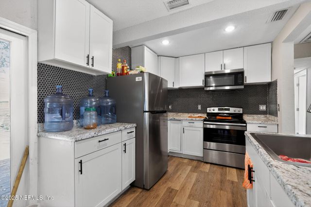 2181 W 17TH Street, Jacksonville, FL 32209