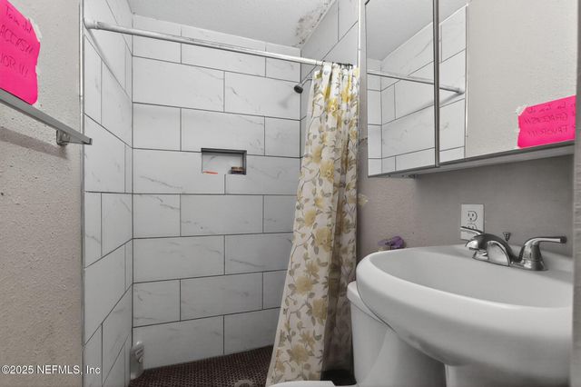 2181 W 17TH Street, Jacksonville, FL 32209