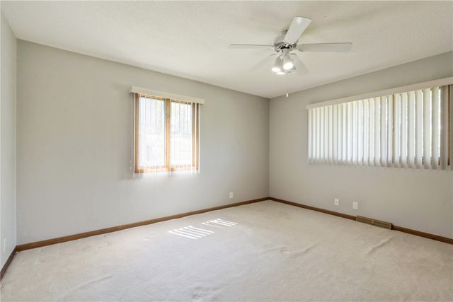 320 Eastland Drive SE, Cedar Rapids, IA 52403