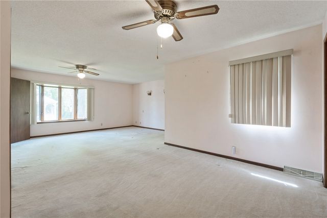 320 Eastland Drive SE, Cedar Rapids, IA 52403
