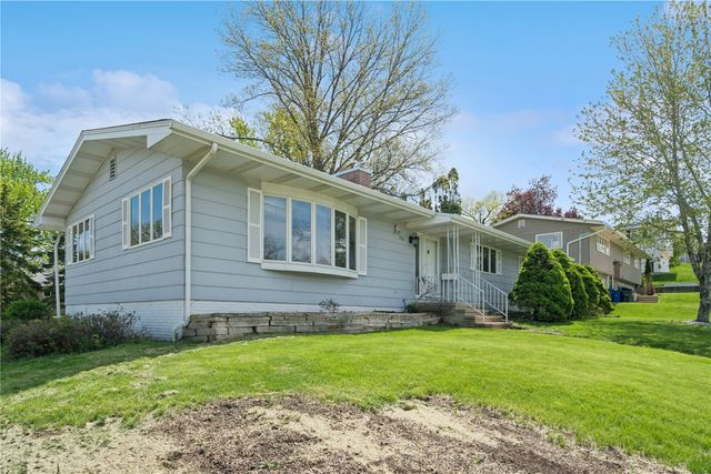320 Eastland Drive SE, Cedar Rapids, IA 52403