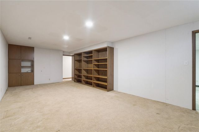 320 Eastland Drive SE, Cedar Rapids, IA 52403