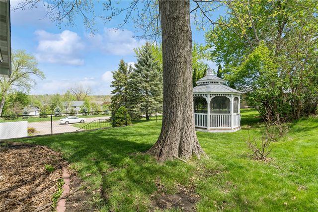 320 Eastland Drive SE, Cedar Rapids, IA 52403