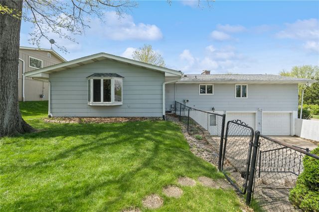320 Eastland Drive SE, Cedar Rapids, IA 52403