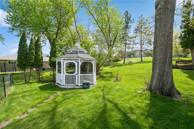 320 Eastland Drive SE, Cedar Rapids, IA 52403