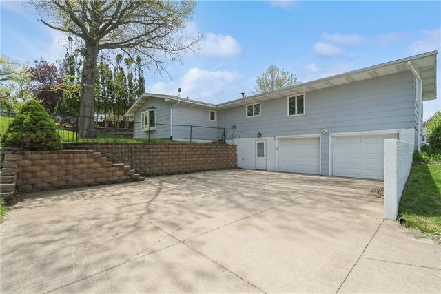 320 Eastland Drive SE, Cedar Rapids, IA 52403