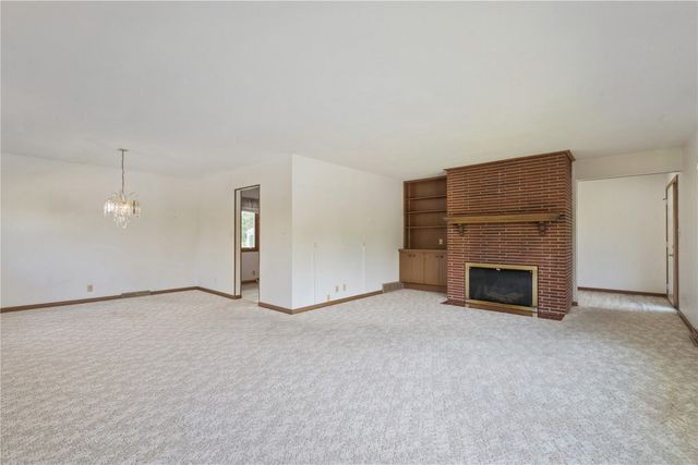 320 Eastland Drive SE, Cedar Rapids, IA 52403