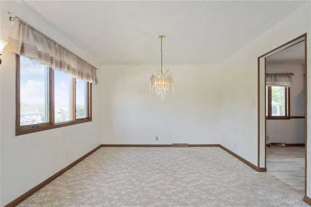 320 Eastland Drive SE, Cedar Rapids, IA 52403