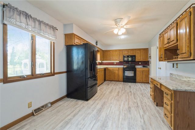 320 Eastland Drive SE, Cedar Rapids, IA 52403