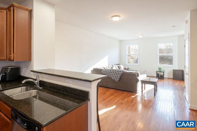 103 Longwood Dr Apt E, Charlottesville, VA 22903