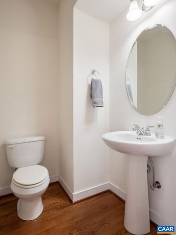 103 Longwood Dr Apt E, Charlottesville, VA 22903