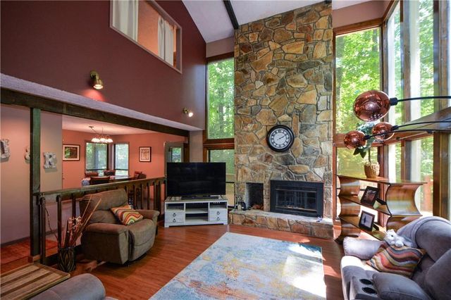 86 Bailey Drive SW, Lilburn, GA 30047