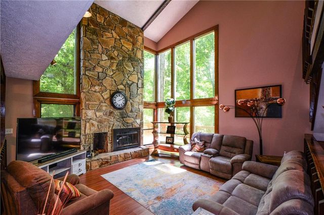 86 Bailey Drive SW, Lilburn, GA 30047