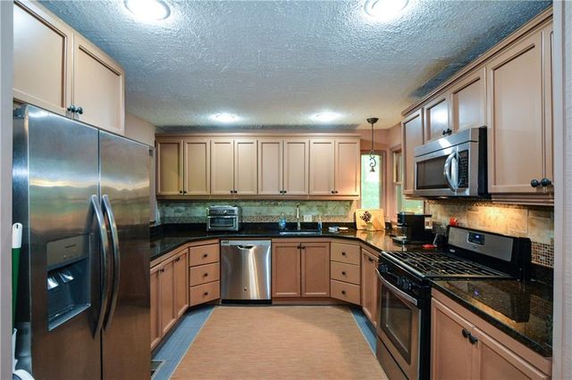 86 Bailey Drive SW, Lilburn, GA 30047