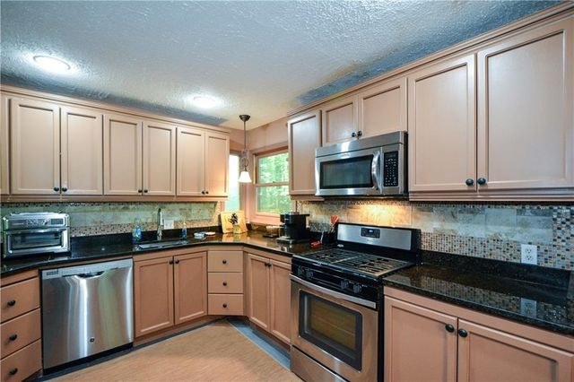86 Bailey Drive SW, Lilburn, GA 30047