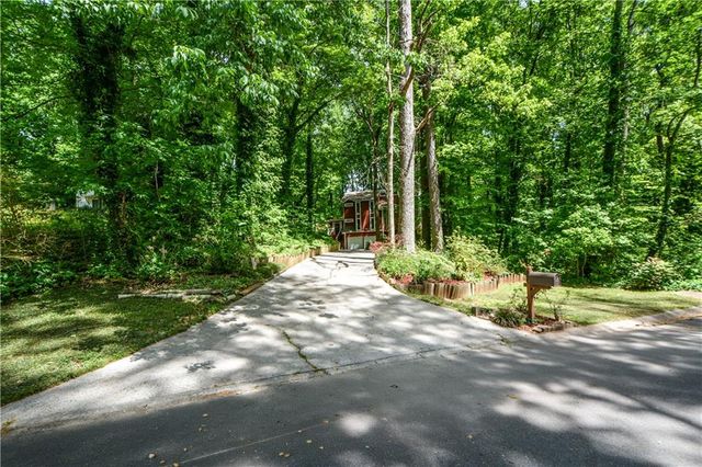 86 Bailey Drive SW, Lilburn, GA 30047