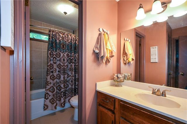 86 Bailey Drive SW, Lilburn, GA 30047