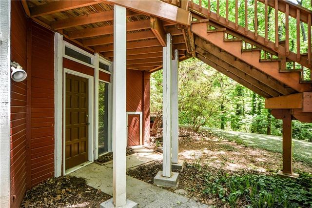 86 Bailey Drive SW, Lilburn, GA 30047