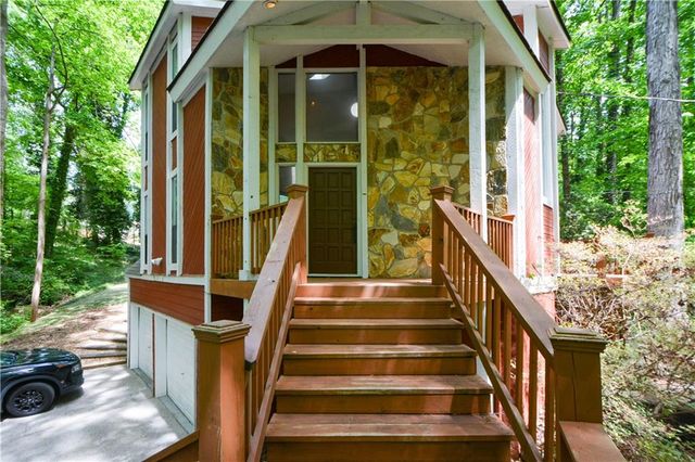 86 Bailey Drive SW, Lilburn, GA 30047