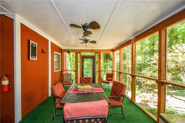 86 Bailey Drive SW, Lilburn, GA 30047