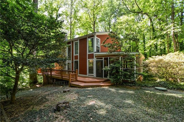 86 Bailey Drive SW, Lilburn, GA 30047