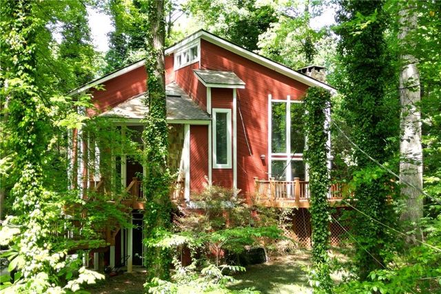 86 Bailey Drive SW, Lilburn, GA 30047