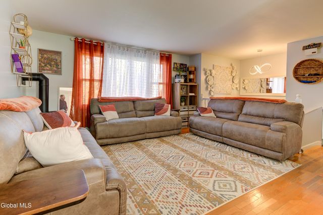 35 Broadway, Amsterdam, NY 12010